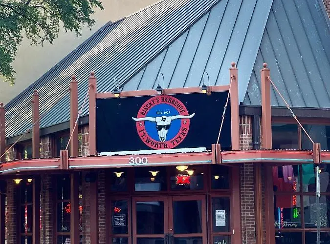 Cowboy Live, Laugh, & Loft Worth 2 Bedroom Loft Downtown Apartment *