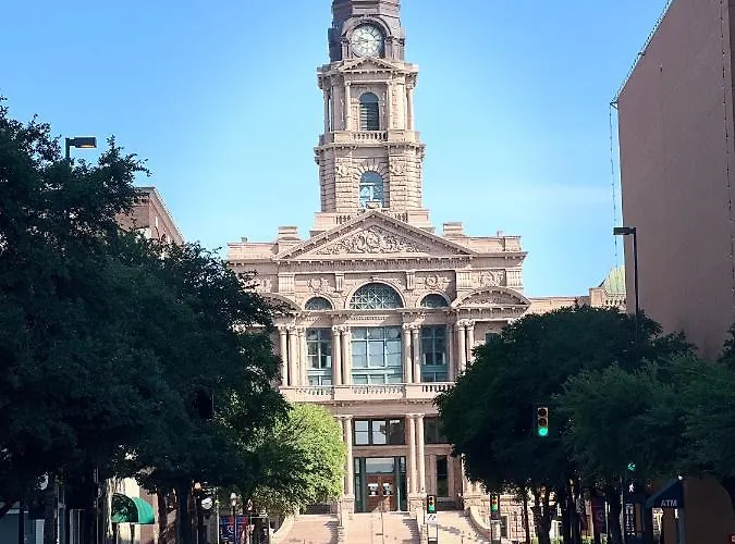 Cowboy Live, Laugh, & Loft Worth 2 Bedroom Loft Downtown Apartment Fort Worth