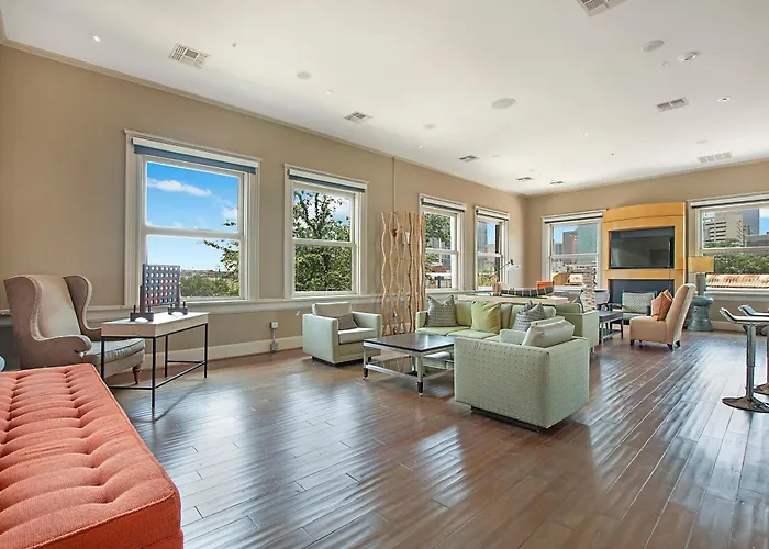 Cowboy Live, Laugh, & Loft Worth 2 Bedroom Loft Downtown Fort Worth