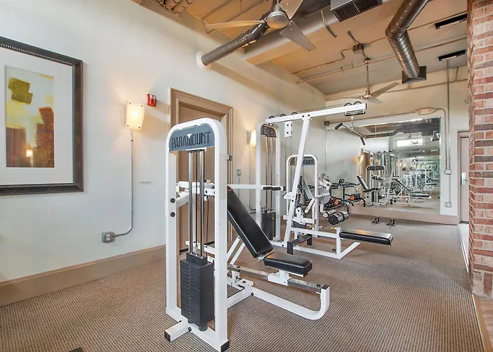 Cowboy Live, Laugh, & Loft Worth 2 Bedroom Loft Downtown *