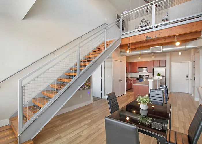 Cowboy Live, Laugh, & Loft Worth 2 Bedroom Loft Downtown * Fort Worth