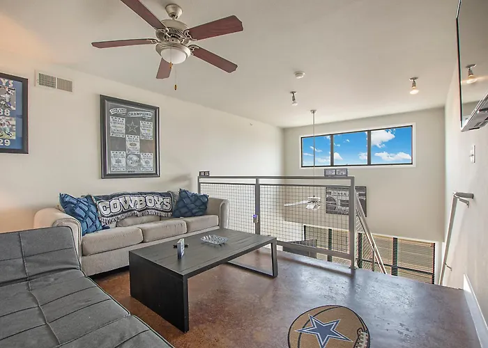 Cowboy Live, Laugh, & Loft Worth 2 Bedroom Loft Downtown Apartment *