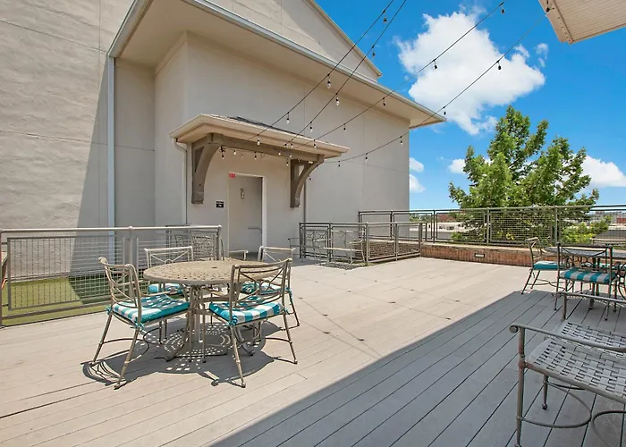 Cowboy Live, Laugh, & Loft Worth 2 Bedroom Loft Downtown Apartment Fort Worth