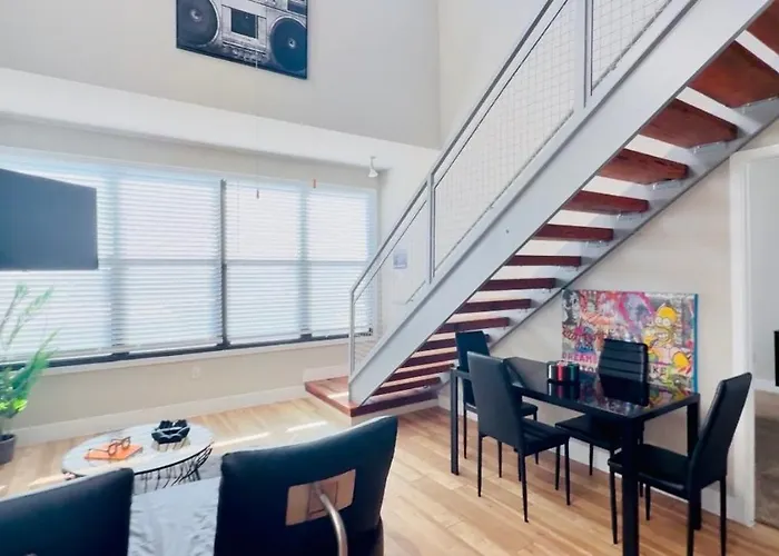 Cowboy Live, Laugh, & Loft Worth 2 Bedroom Loft Downtown Apartment Fort Worth