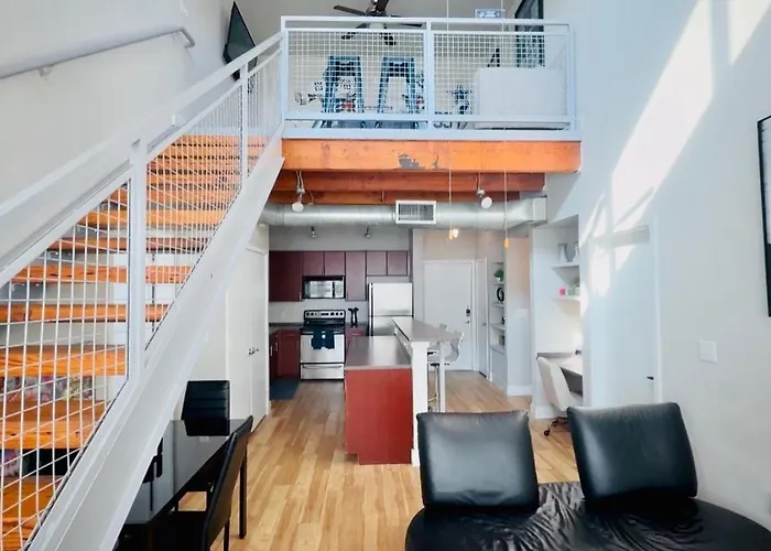 Cowboy Live, Laugh, & Loft Worth 2 Bedroom Loft Downtown Fort Worth